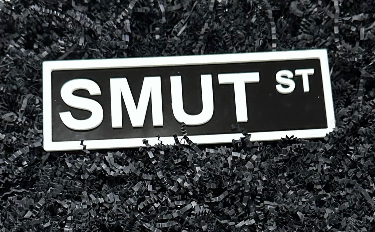 Smut St Shelf Sign